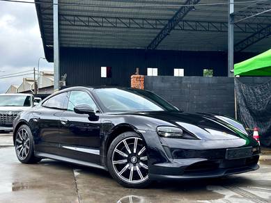 Porsche TAYCAN 4S (A) Red Interior Panoramic Roof