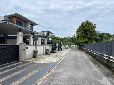 Tabuan Laru Double Storey Semi-D with Huge Car Park And 5 Bedrooms