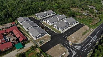 Rumah Berkembar Setingkat @ Tanah Putih, Pekan
