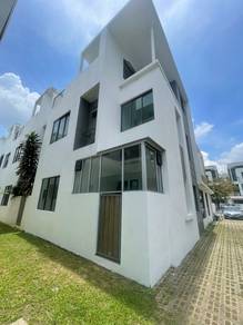 Cyberjaya Lakepoint Residence 3 storey Terrace Endlot