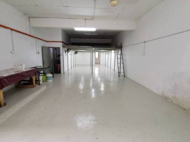 First floor link factory in tmn bukit serdang sek 7 for sale