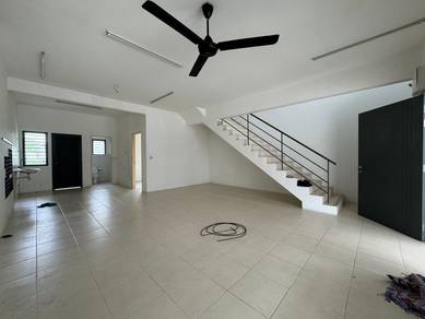 Seremban Iringan Bayu Taman Mekary Double Storey House for Rent