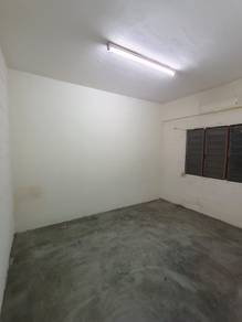 Good location low cost flat near Klang Parade for sale