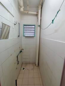 Good location low cost flat near Klang Parade for sale