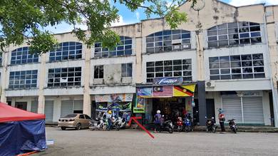 Shop near Summer Mall Suitable for Student business