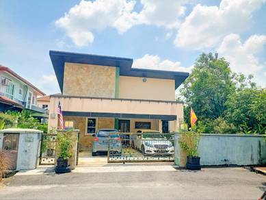 Partially Furnished End Lot Individual Design Bungalow Bangi Villa