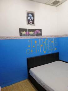 Bilik Queen atas Rumah Kedai Taman Bukit Dahlia, Pasir Gudang Disewa