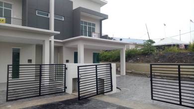 Buat Homstay / Semi D Baru 2 Tingkat Tepi SMK Dato Razali Ismail .