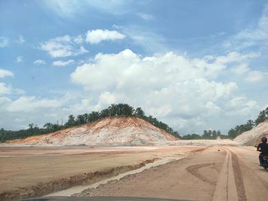 5 Acres Land facing main Road jalan Dengkil banting selangor