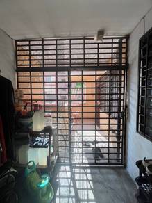 UNIT TEPI+CANTIK Flat Desa Mentari Blok 10 Petaling Jaya