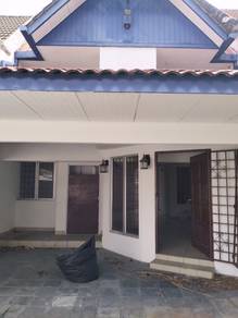 2 and half lower ground story house in tmn gasing indah for sale