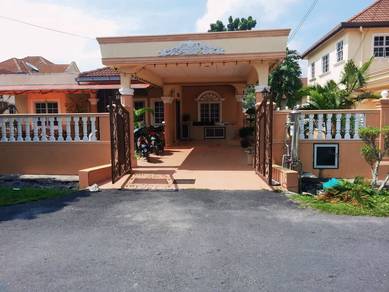 Wide and Nice Bungalow at Taman Desa Sinaran Dengkil For Sale