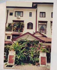 Termurah, Owner Turun HargaTownhouse villa Laman Tasik .Cheras