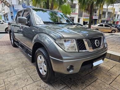 Nissan NAVARA 2.5 SE (MT) 4X4