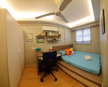 Queen Bedroom w Shared Bathroom @ Warisan Cityview, Velocity, KL
