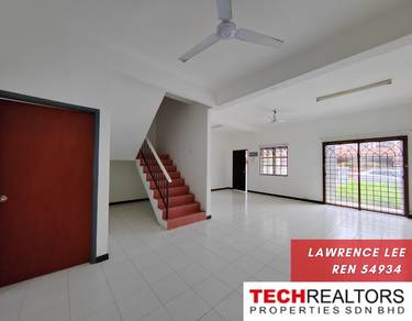 Original Condition Lagenda Heights 2.5 Storey Terrace for Sale