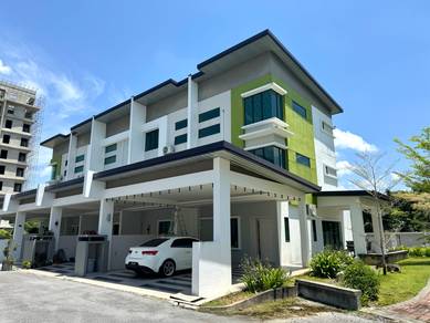 CORNER, 3 Storey Terres, MOYAN SQUARE