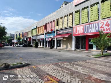 Freehold 3 storey shop for sale at Cyberjaya, facing front road