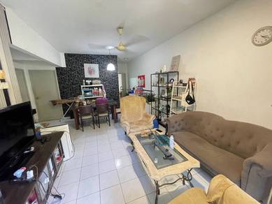 Non bumi unit parking di lobby Crystal Tower Taman Bukit Indah Ampang