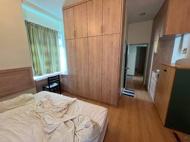 1 Borneo Condominium Tower B For Sale ( Corner unit )