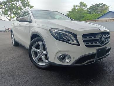 Benz GLA220 4MATIC PANROOF/H.K SOUND