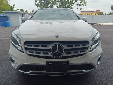 Benz GLA220 4MATIC PANROOF/H.K SOUND