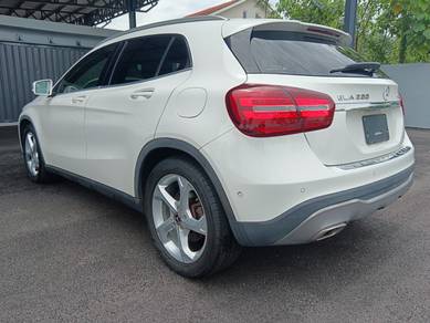 Benz GLA220 4MATIC PANROOF/H.K SOUND