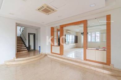 Golf Club 2 storey Bungalow Facing south Limited Move in condition