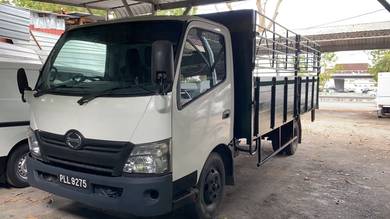 Hino 17ft cargo