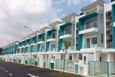 3 Sty Superlink The CLOVER HOME (2800sf, 24x70, 5R4B) Semenyih