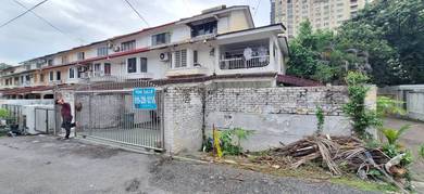 3 storey teres for sale end lot