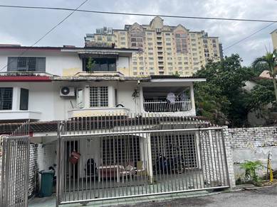 3 storey teres for sale end lot