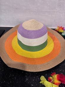 Beach hat with Hawaiian necklaces (New)