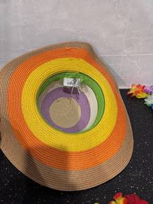 Beach hat with Hawaiian necklaces (New)