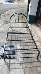 Lelong Katil Besi Baru