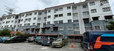 Vacant Pangsapuri Elina near Puchong Prima (LRT) for Sale