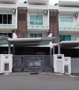 Great central location & close to various amenities!