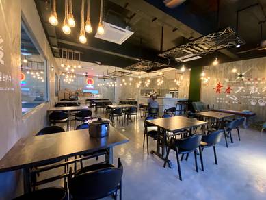 Newly renovated industrial café ready to operate in high-traffic area