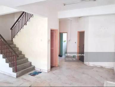 Intermediate double story house in tmn puncak utama balakong for sale