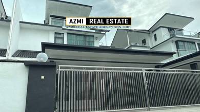 Spacious 2.5 Storey Semi Detached Pujut 7 Miri