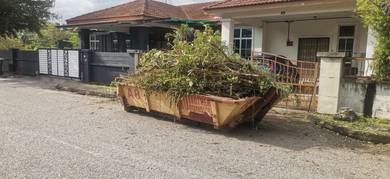 Kerja pembersihan kawasan rumah