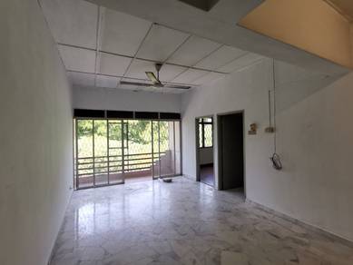 Shop apartment (NEARBY MRT STATION)