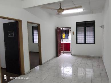 1st home buyerlow cost Pangsapuri Garnet Puchong Indah