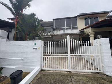 Taman melawati, Double storey terrace Freehold Old style renovated
