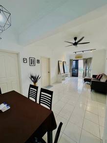 Mid floor, fully furnished & with sea view!