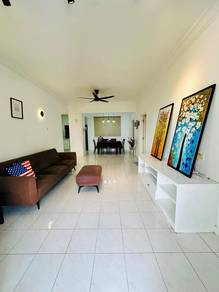 Mid floor, fully furnished & with sea view!