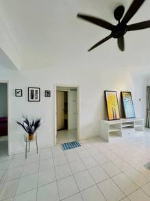 Mid floor, fully furnished & with sea view!