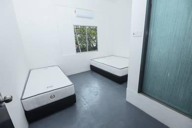 Bilik aircond ada tandas sendiri baru (Kampung Air)