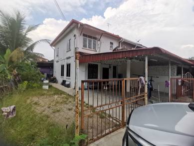Non bumi End lot with land 2 storey terrace for Sale at Batu Berendam