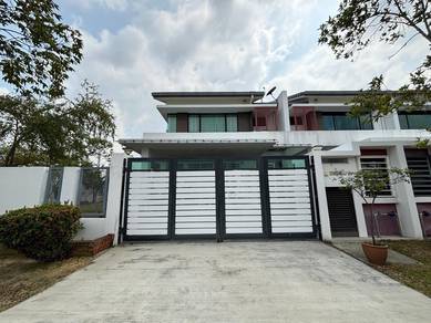 Bukit Raja,corner unit double storey terrace for sale,facing open.